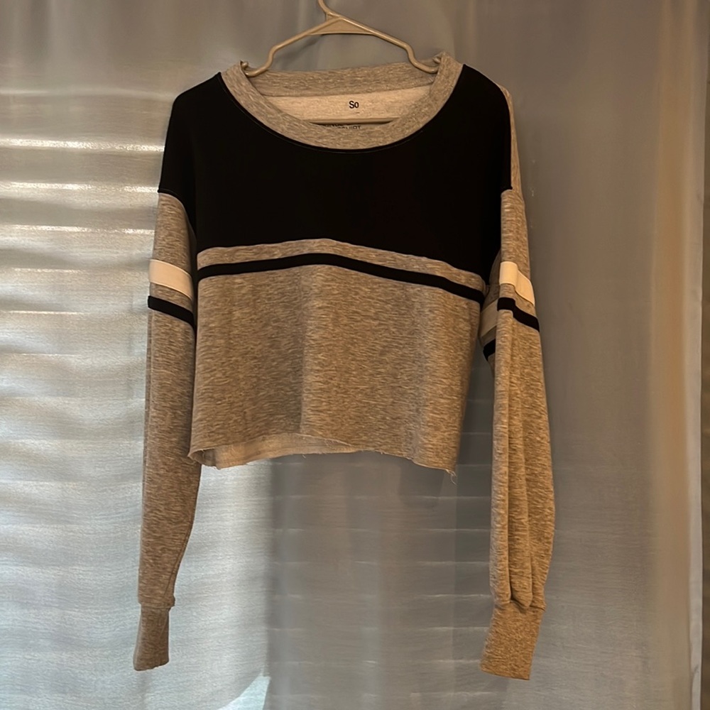 Long sleeve cropped sweater